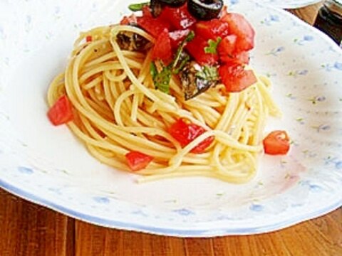 トマトとオイルサーディンの冷製パスタ